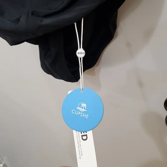 Cupshe Emelia Tropical Halter Plus Size One Piece Swimsuit, sz 2x - Picture 5 of 9